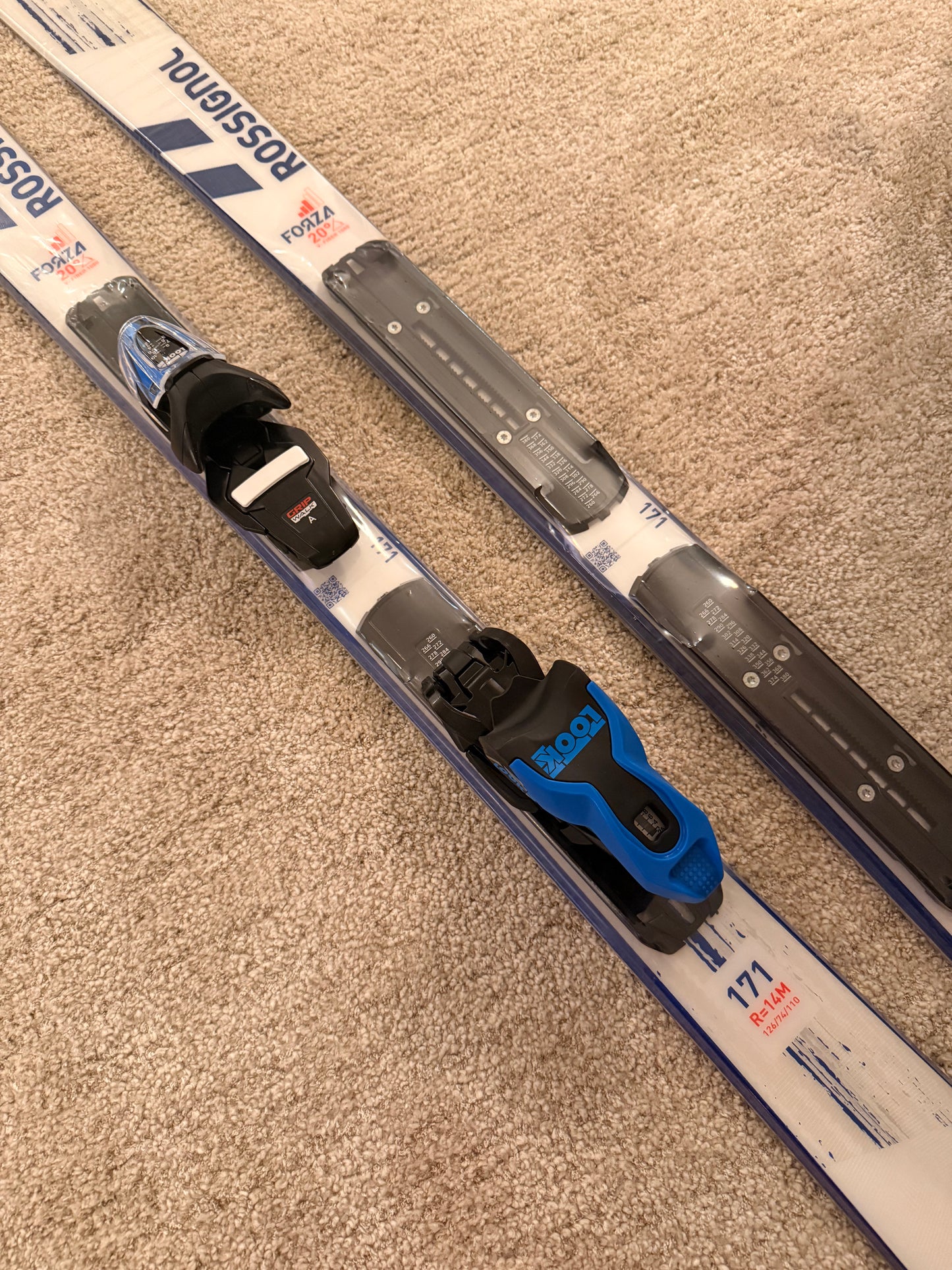 Rossignol Forza 20D V-FG 1080 XPRESS mäesuusad + klambrid