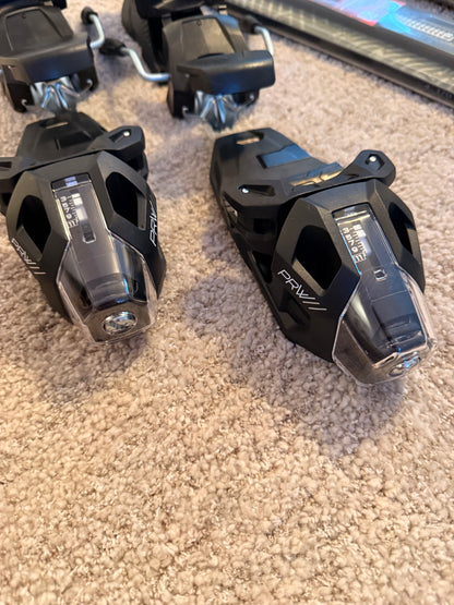 Head Kore X 90 Allmountain mäessusad koos klambritega