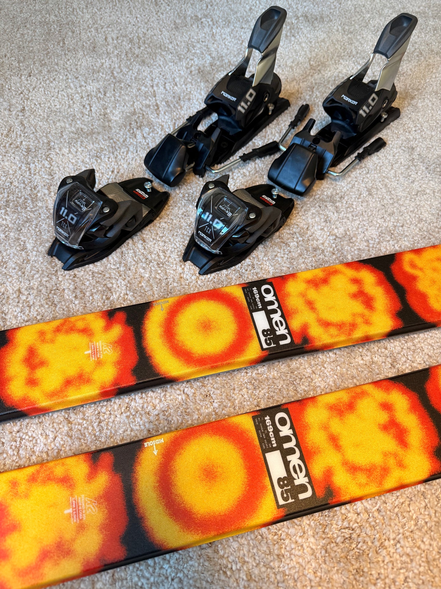 K2 Omen 85 Twintip / Park / Freeride mäesuusad + Marker 11.0 TP Klambrid