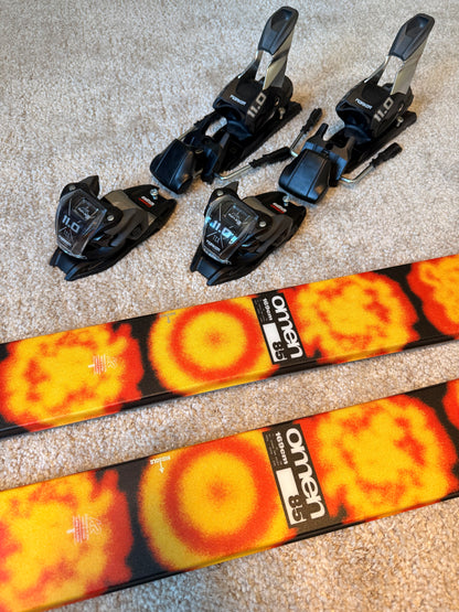 K2 Omen 85 Twintip / Park / Freeride mäesuusad + Marker 11.0 TP Klambrid