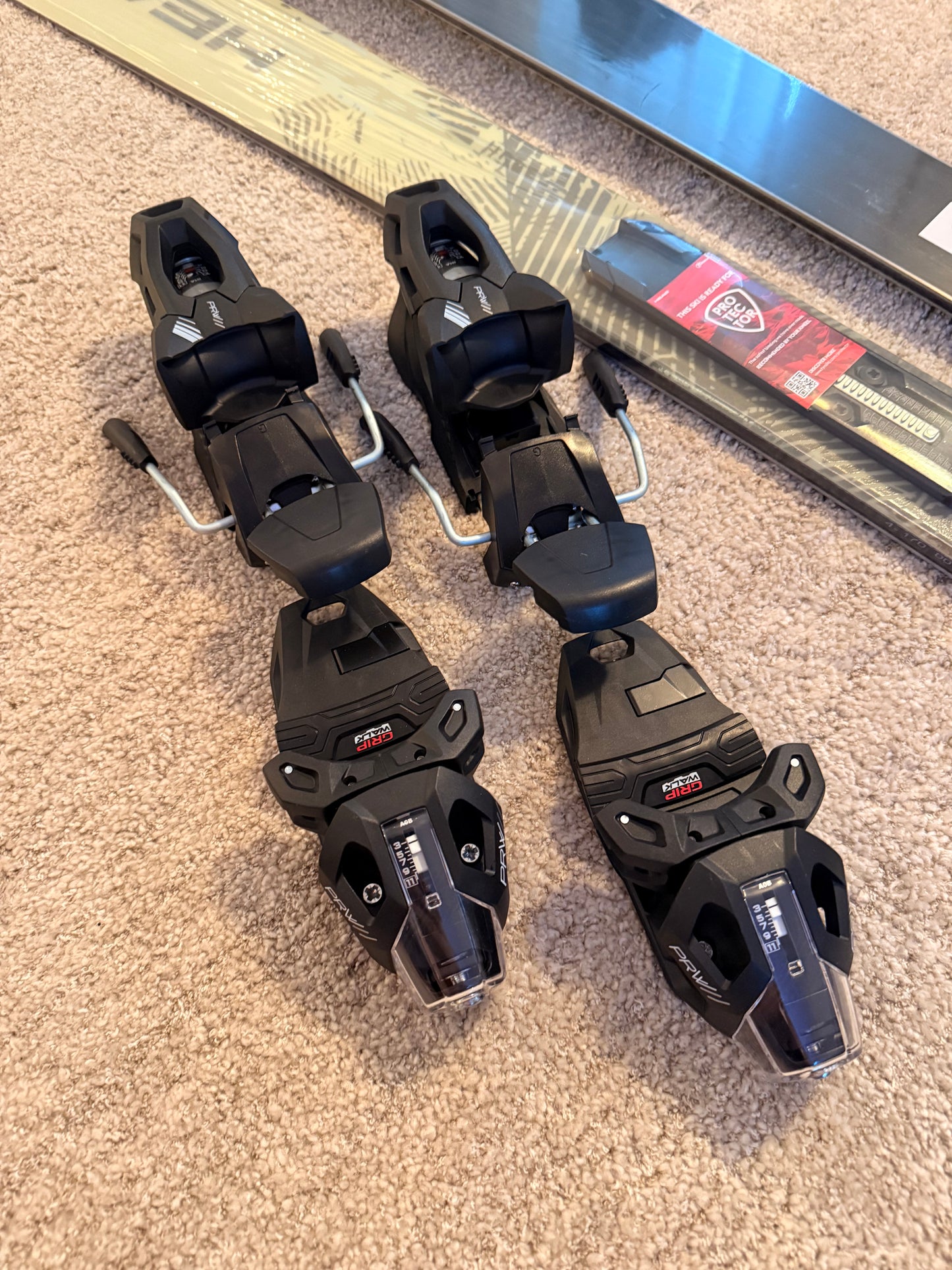 Head Kore X 90 Allmountain mäessusad koos klambritega