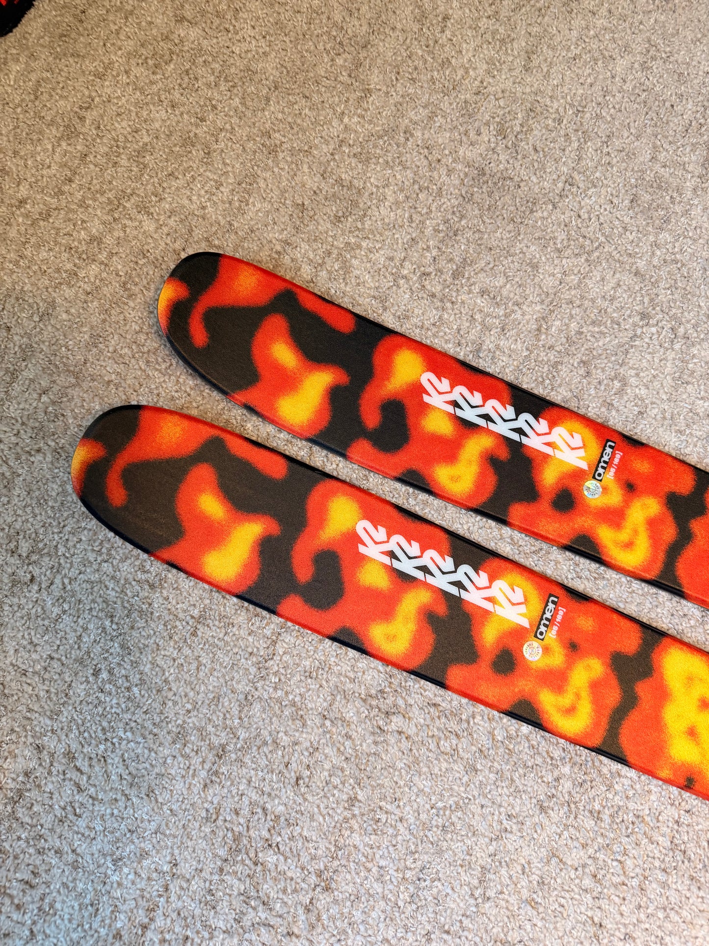 K2 Omen 85 Twintip / Park / Freeride mäesuusad + Marker 11.0 TP Klambrid