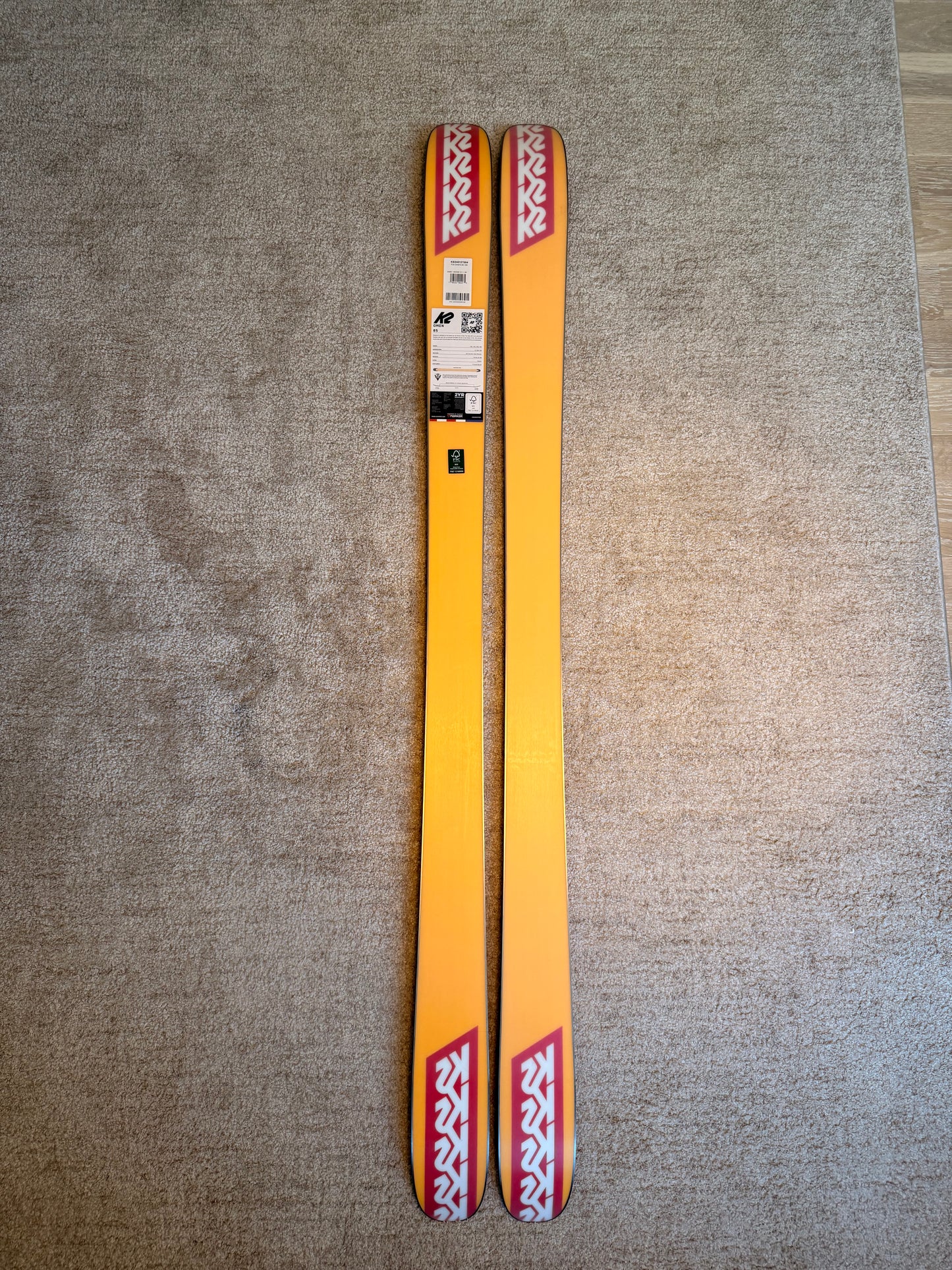 K2 Omen 85 Twintip / Park / Freeride mäesuusad + Marker 11.0 TP Klambrid