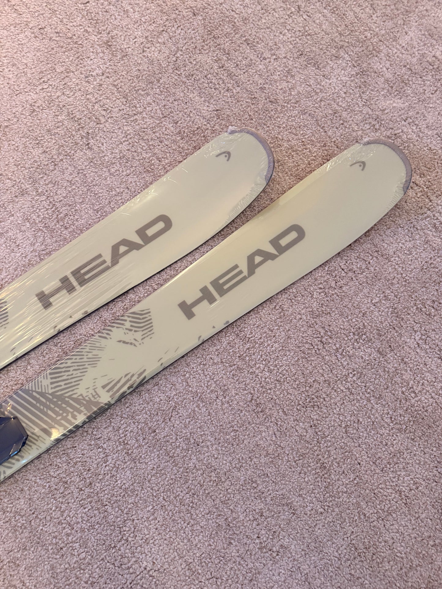 Head Kore X 90 Allmountain mäessusad koos klambritega