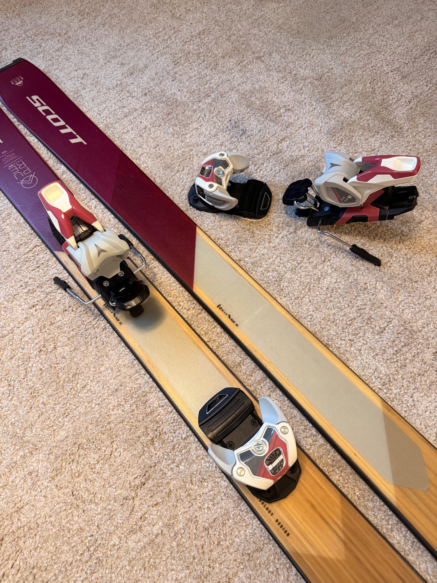 Scott Pure Free 90 Ti W - naiste All-Mountain / Freeride mäesuusad + Atomic Warden 11 Klambrid