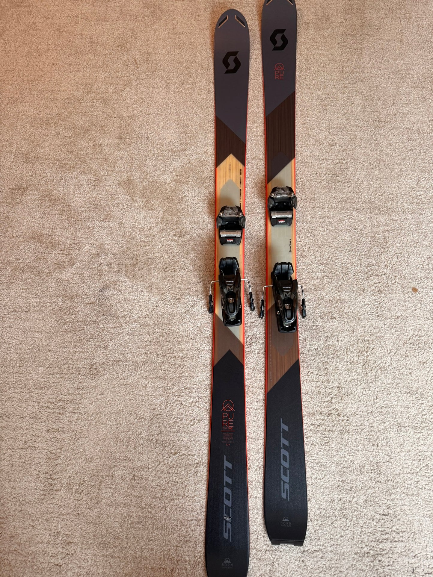 Scott Pure Free 90 Ti All-Mountain / Freeride mäesuusad + Marker Squire 10 Klambrid